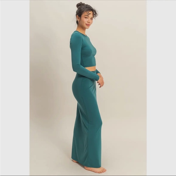 DEEP GREEN LS Crop Top and Maxi Skirt Set - Picture 2 of 5